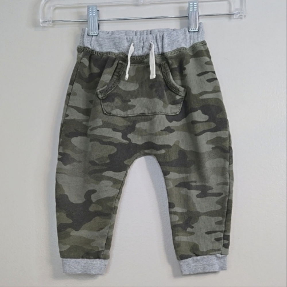 3/$15 Baby GAP Green Camo W/ Grey Trim Jogger Sweatpants, Size 18-24M ~ Preloved